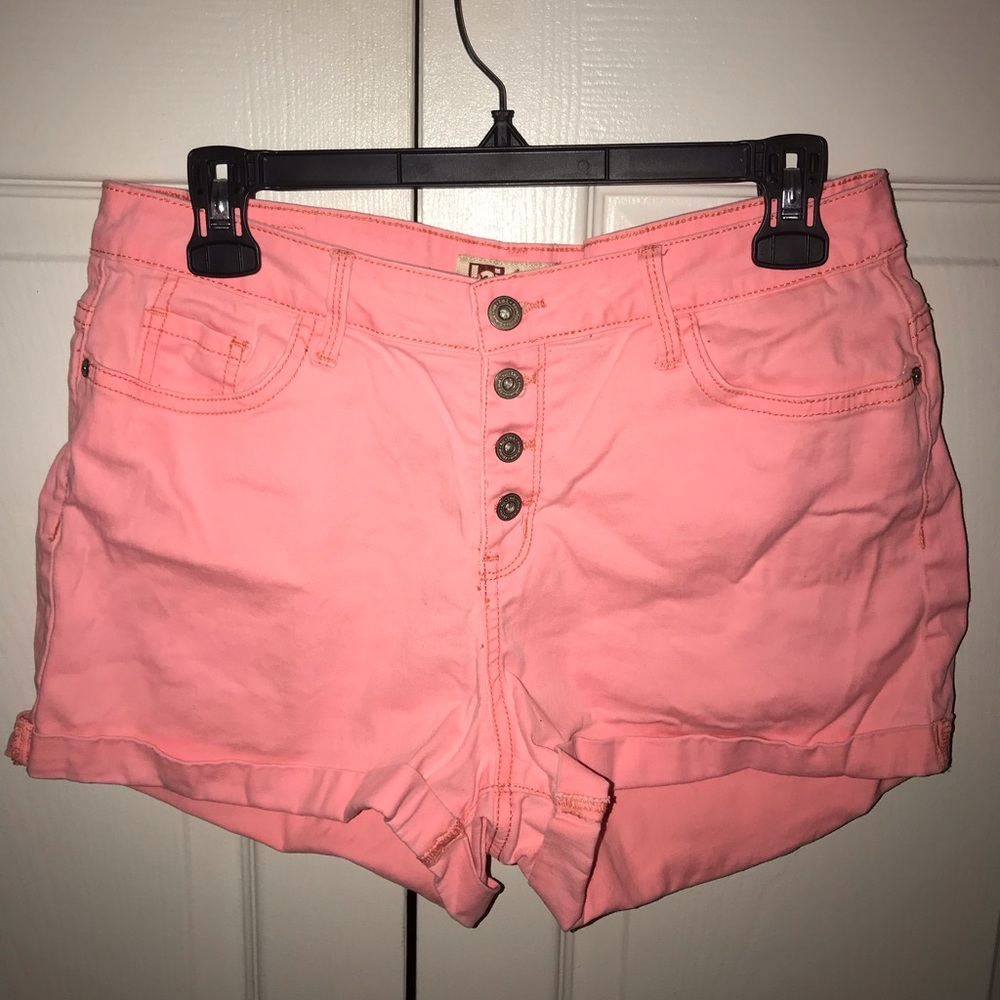 LEI tatum high rise shorts